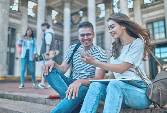 Chatbot jako odpowiedź na oczekiwania studentów i rozwiązanie budujące wizerunek uczelni nowoczesnej